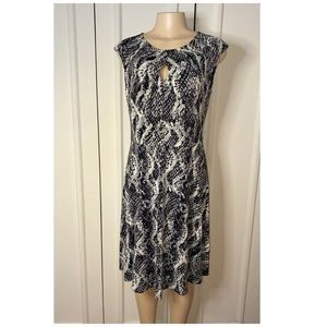 🛍✨CLEARANCE 🛍⭐️ NWT-Bella Snakeskin Print Midi Keyhole Dress